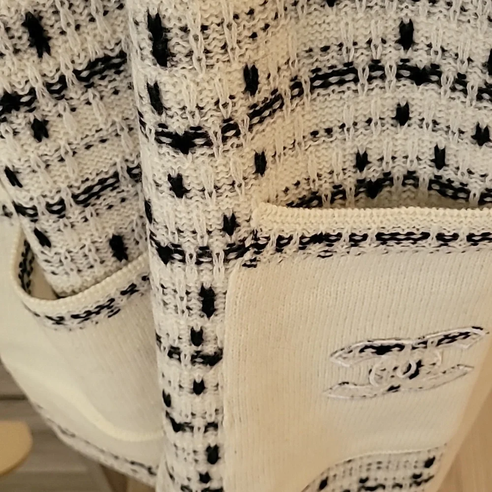 CHANEL Cream Knit Top with Black-Trim CC Patch - Picture 3 of 10